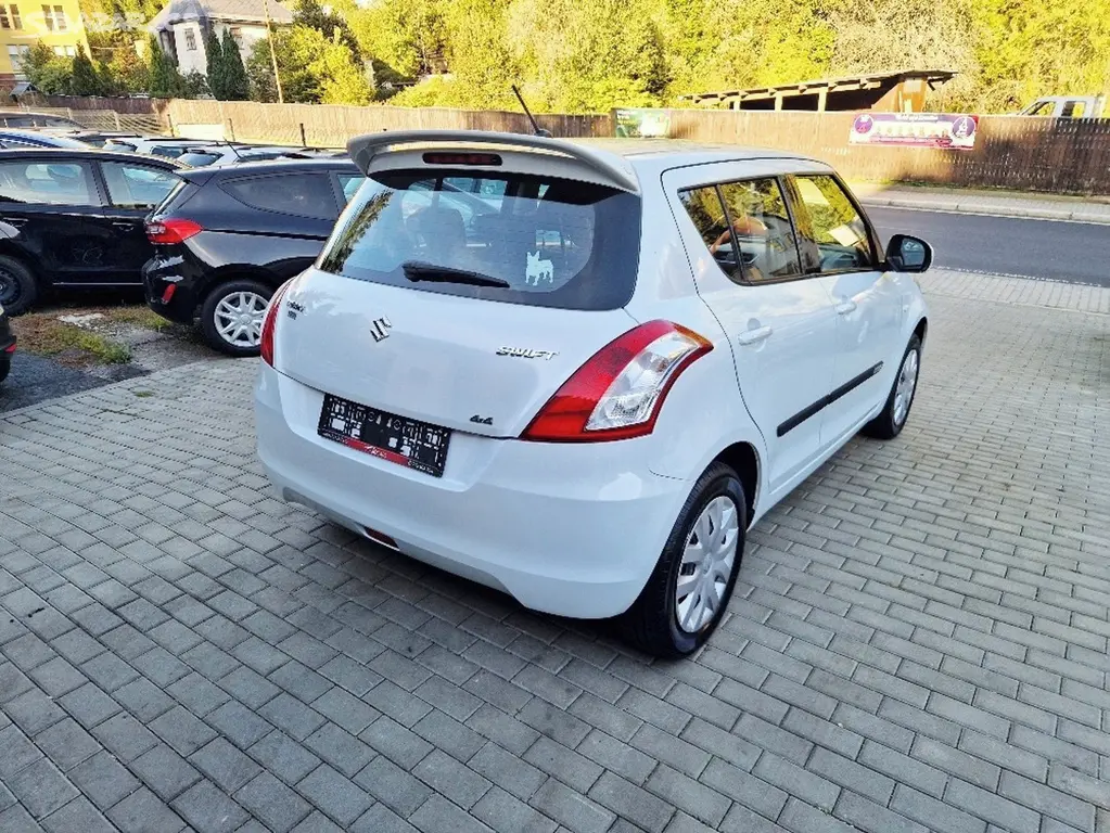 Suzuki Swift, 1.2i (69 kW), 4×4, 90 tis. km - fotka 4