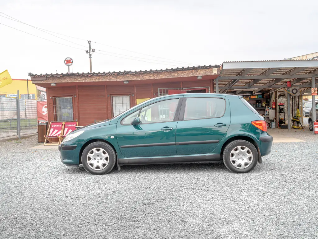 Peugeot 307 1.6i 16V 80KW VÝHŘEV SED