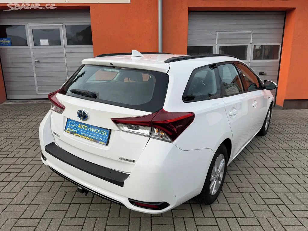 Toyota Auris, 1.8 e-CVT AUTOMAT - fotka 2