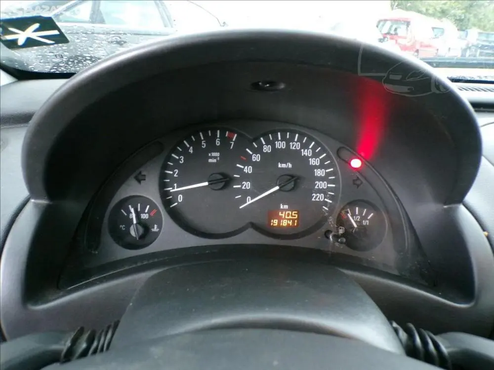 Opel Corsa 1,0 i POSILOVAČ ŘÍZENÍ - fotka 5