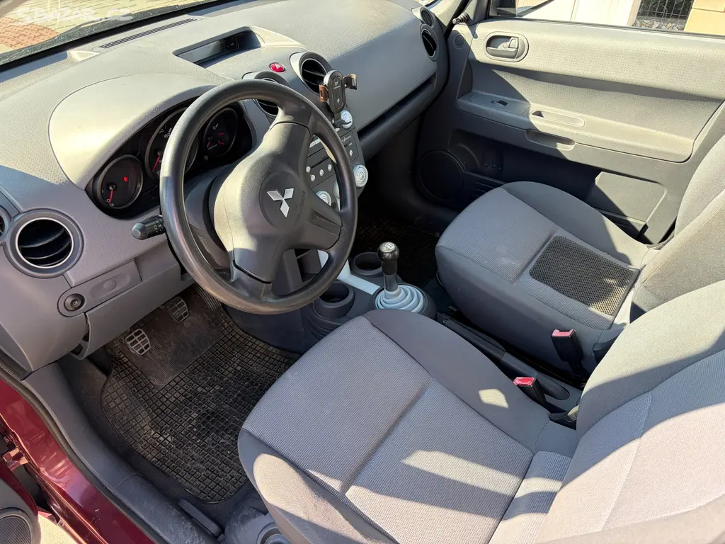 Mitsubishi Colt 2006, 140 000 km, nová STK 09/2028 - fotka 6