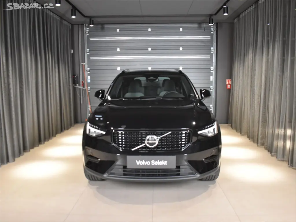 Volvo XC40, 2,0 B3 PLUS Dark Bezklíč - fotka 6