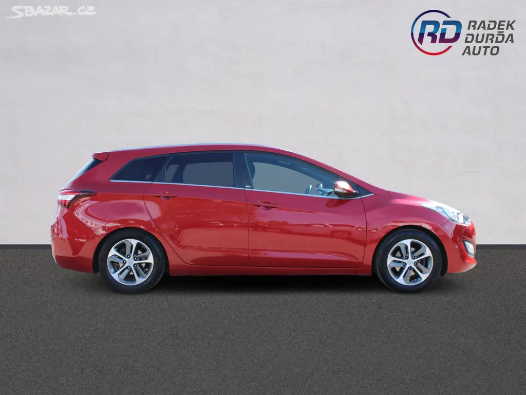 Hyundai i30 1,6 i ČR,1.MAJ,WEEKEND DESIGN,2016 - fotka 4