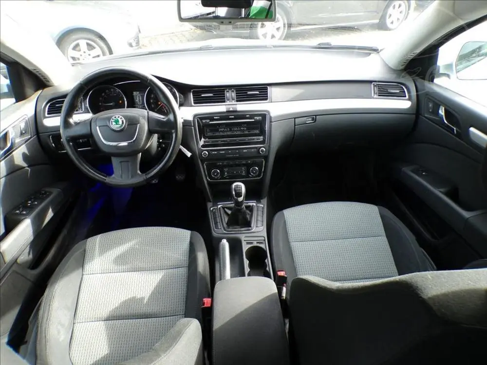 Škoda Superb 2,0 TDI AMBITION - fotka 5