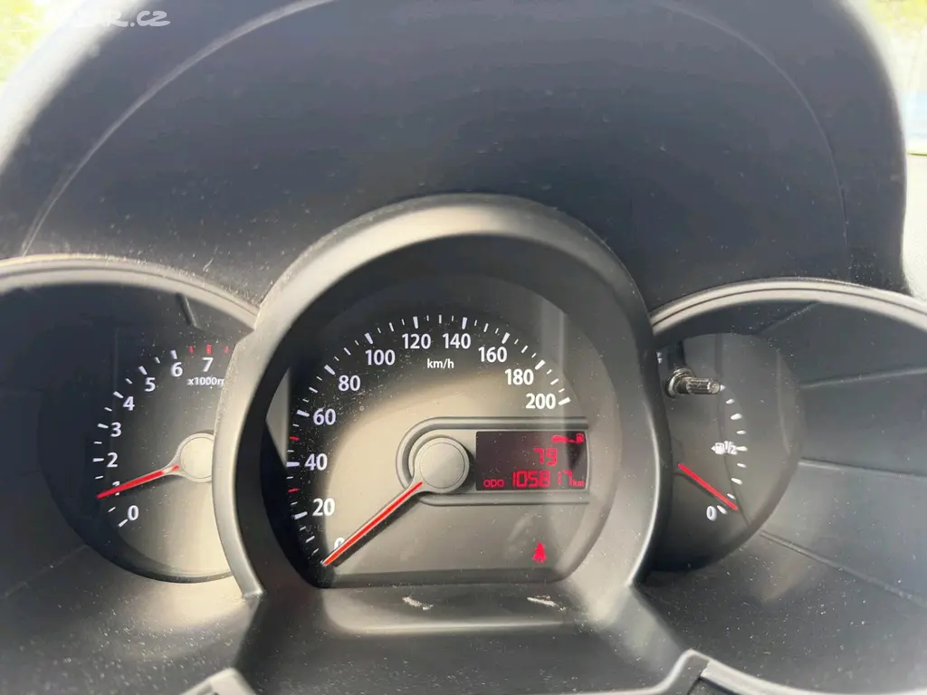 Kia Picanto 1.0 Attract 51kW rok 2012 jen 105tkm - fotka 5