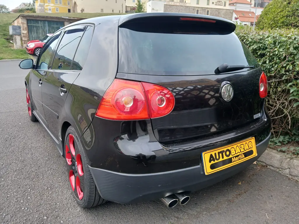 Volkswagen Golf 2.0 GTi 147kW navi - fotka 3