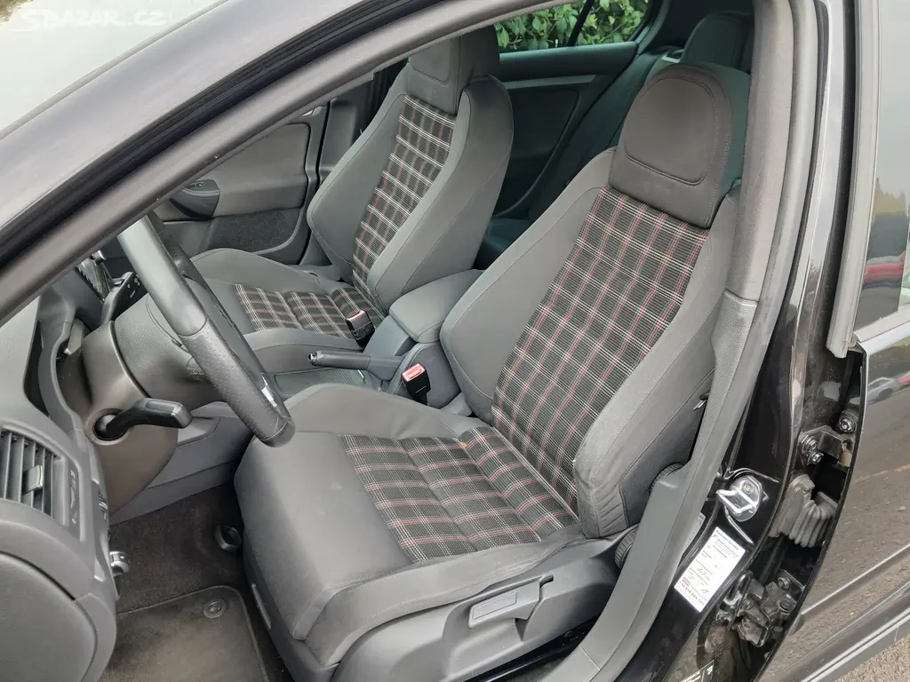 Volkswagen Golf 2.0 GTi 147kW navi - fotka 6