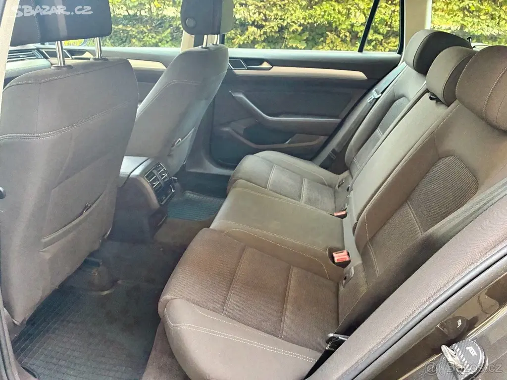 Volkswagen Passat 2,0 TDI 140 kW, 6st. manuál - fotka 4
