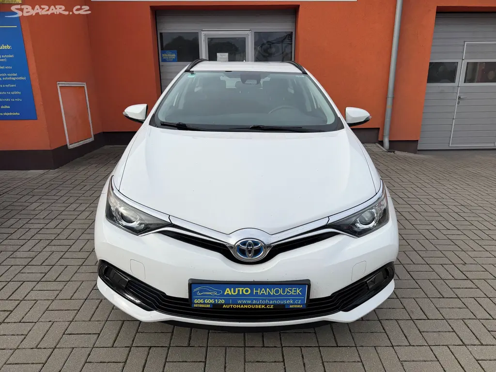 Toyota Auris, 1.8 e-CVT AUTOMAT - fotka 3