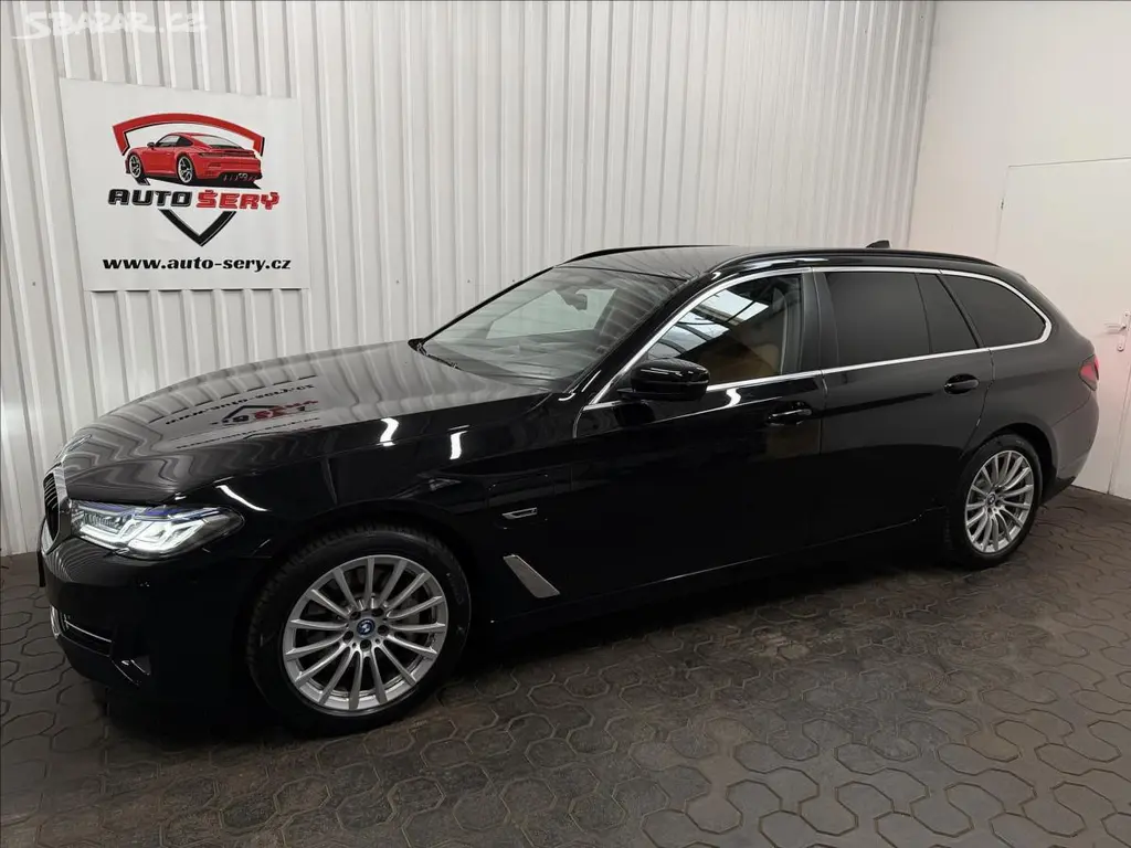 BMW Řada 5, 530E XDRIVE ACC LASER TAŽNÉ - fotka 3