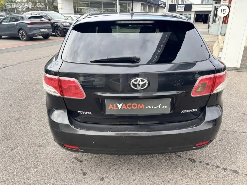 Toyota Avensis, 2.2 - fotka 6