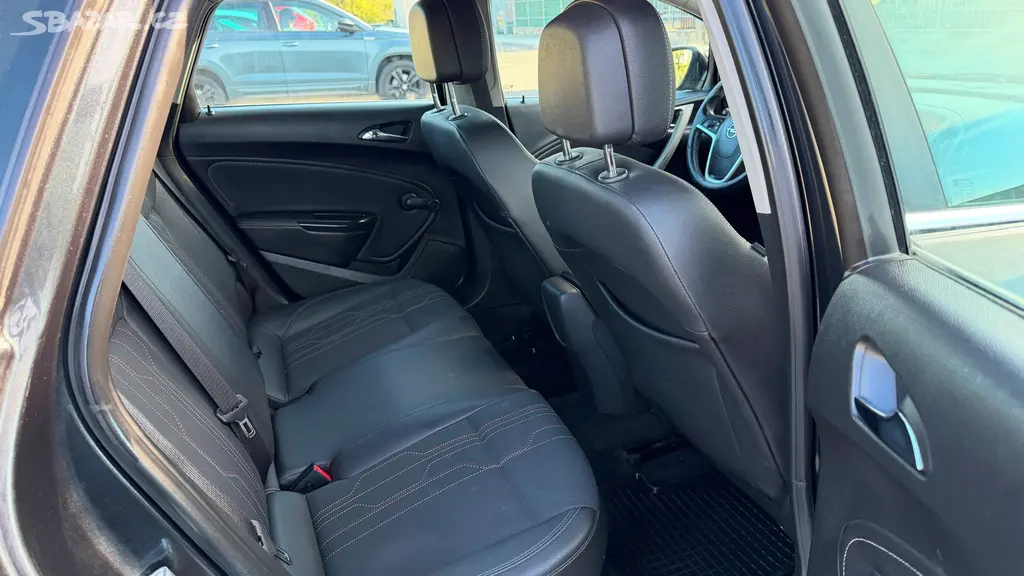 Opel Astra 1.4 turbo benzin - fotka 6