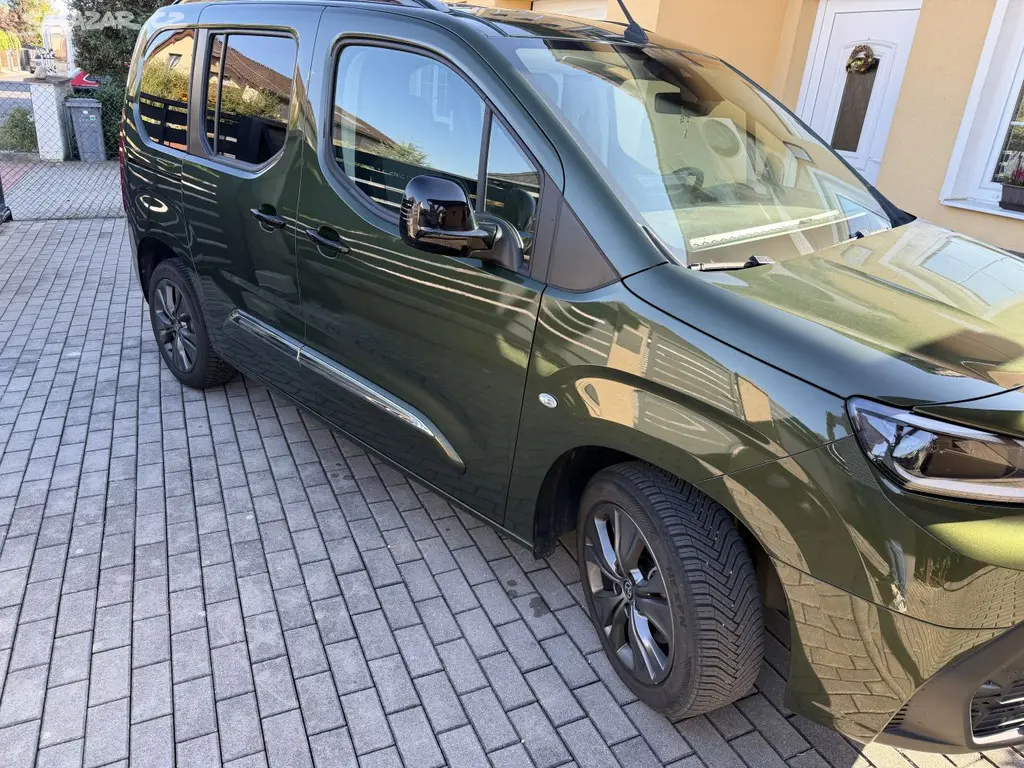 Toyota PROACE CITY VERSO 1.2 81 KW MT benzin - fotka 3