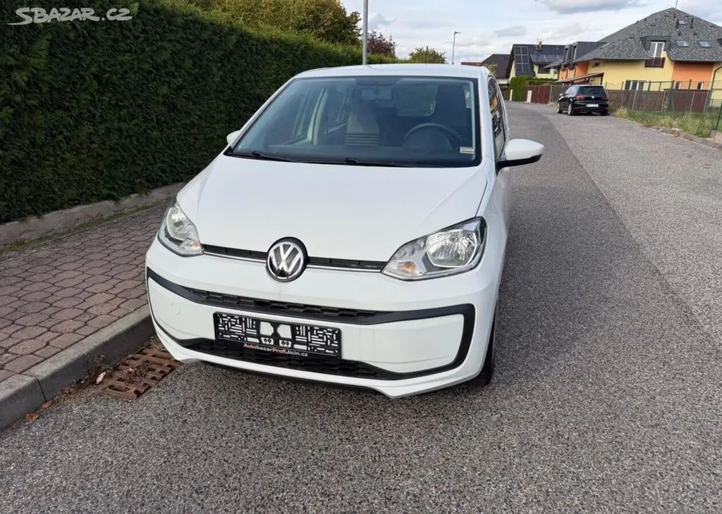 Volkswagen Up 1,0 i pravidelný servis,1 Maji - fotka 2