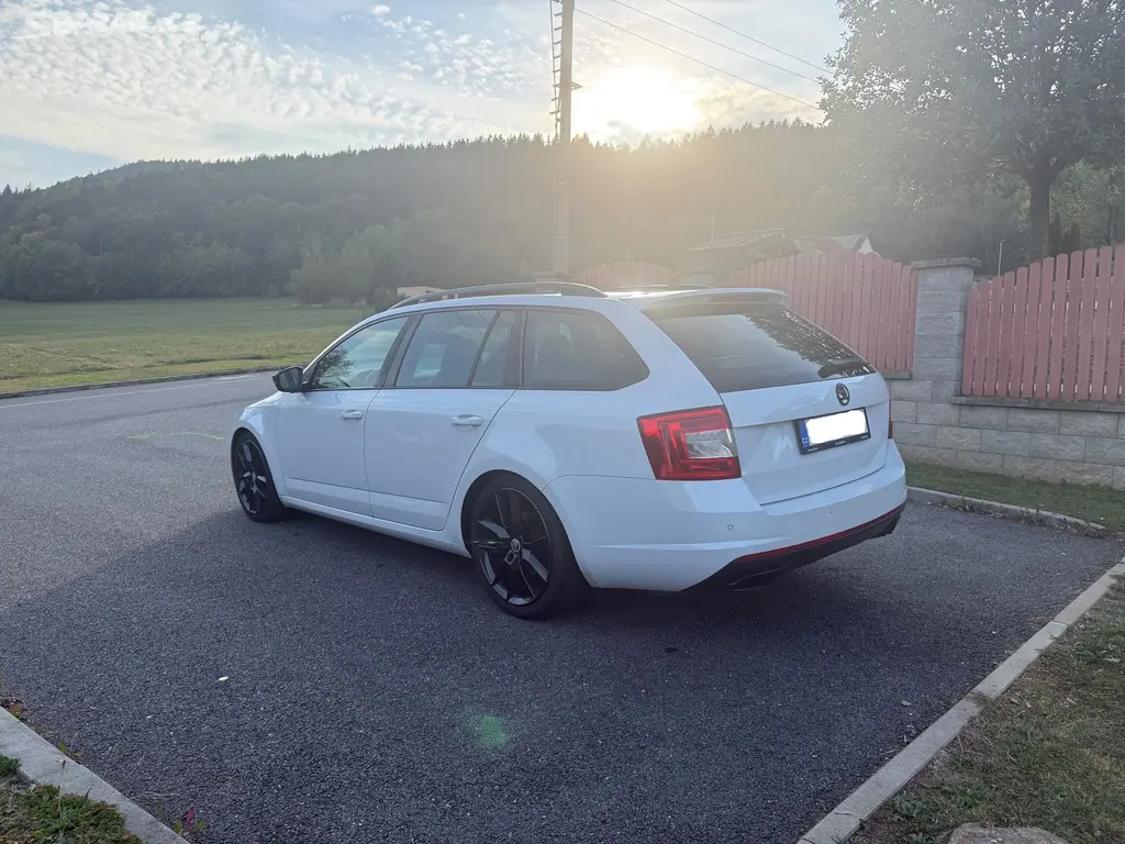 Škoda OCTAVIA 3 RS 2.0 TDI 4x4 DSG - fotka 4