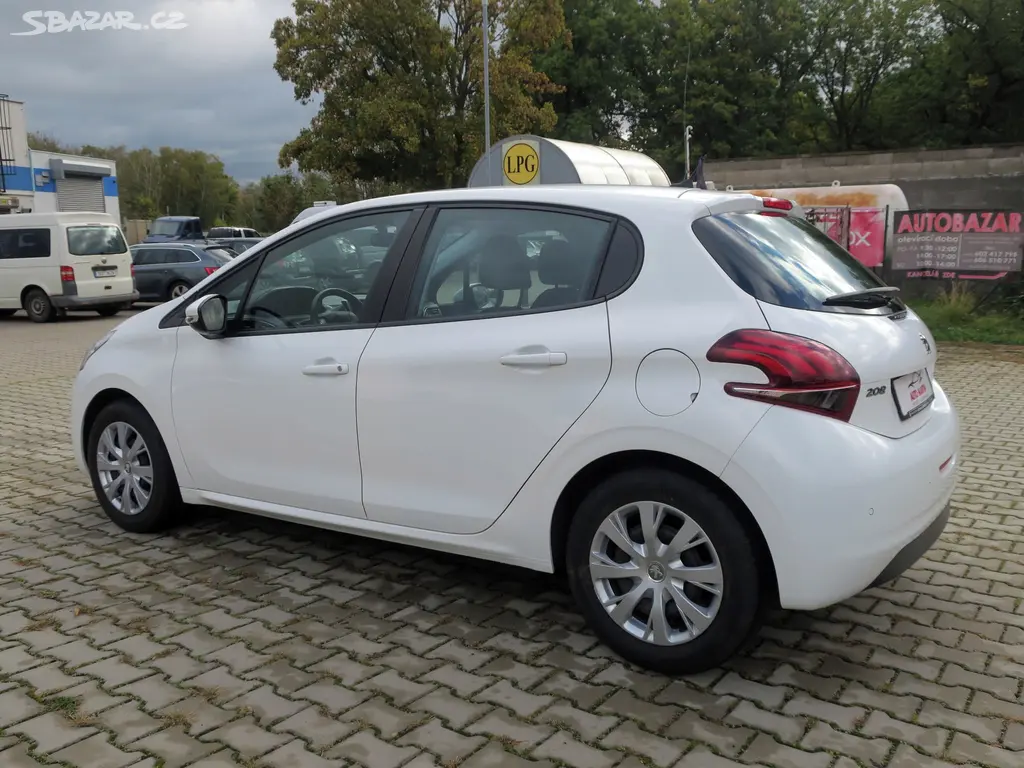Peugeot 208 1.2i 61kW Klima,Nové rozvody,38 459 Km - fotka 6