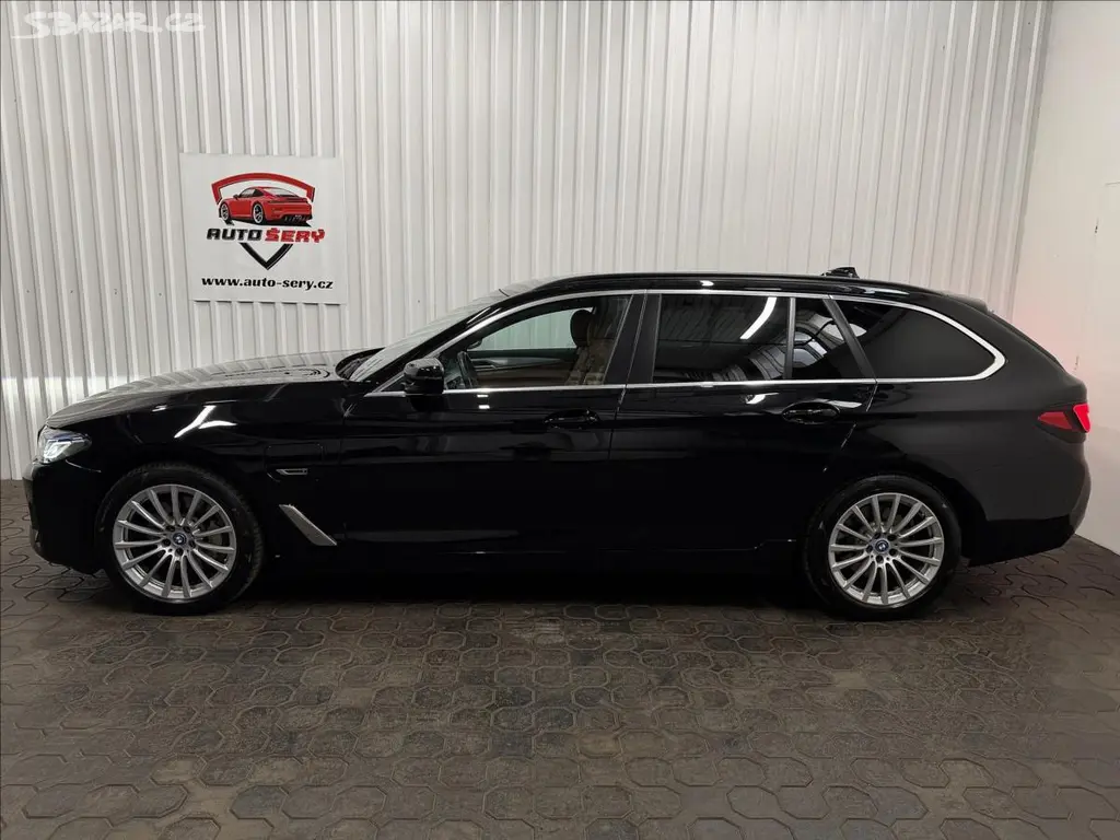 BMW Řada 5, 530E XDRIVE ACC LASER TAŽNÉ - fotka 4