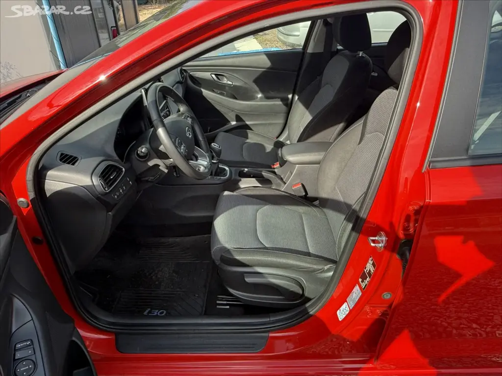 Hyundai i30, 1,5 CVVT 81kW Comfort - fotka 6