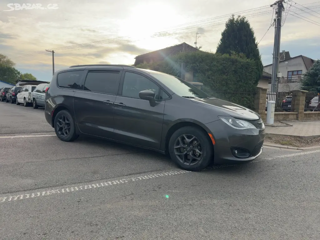 Chrysler Pacifica 3,6 L 8 míst S type 2019