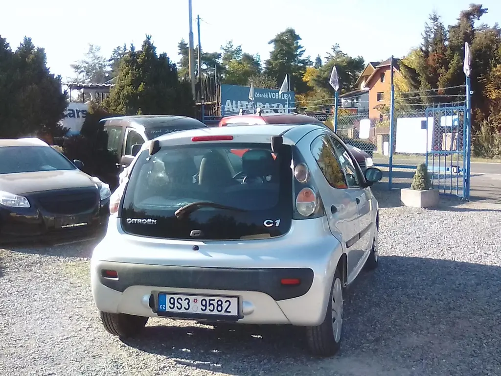 Citroën C1, 1.0i / 50KW, jede super - fotka 6