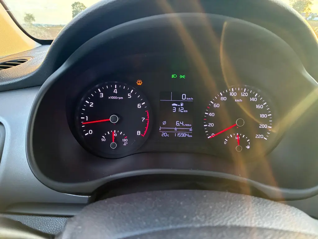 Kia Stonic 1.4 CVVT, 73 Kw, r.v.2018, 115000km - fotka 6