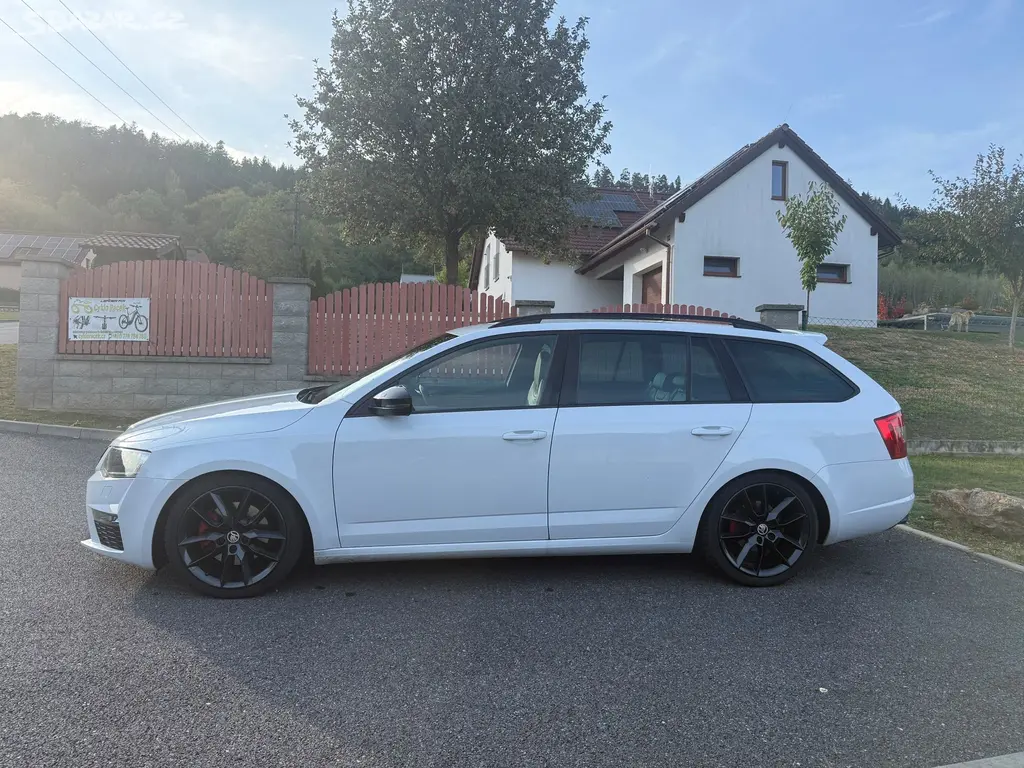 Škoda OCTAVIA 3 RS 2.0 TDI 4x4 DSG - fotka 3