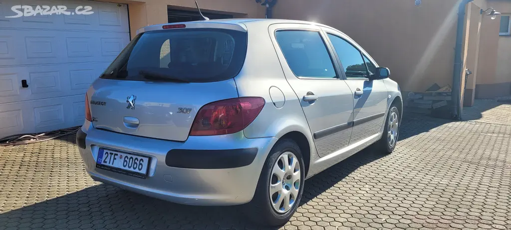 Peugeot 307 1,4i 65kW benzín - fotka 5