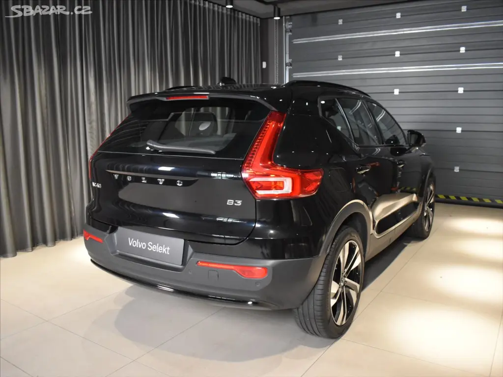 Volvo XC40, 2,0 B3 PLUS Dark Bezklíč - fotka 4