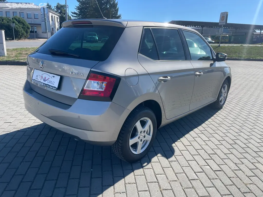 Škoda FABIA 1,2TSi 66kw Style Klima ESP 06/2016 - fotka 4