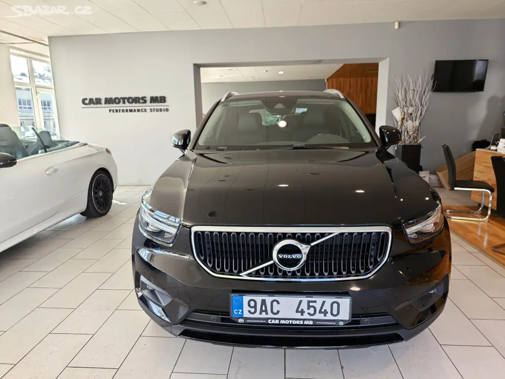Volvo XC40, D3 AWD Momentum+Winter Pack - fotka 4