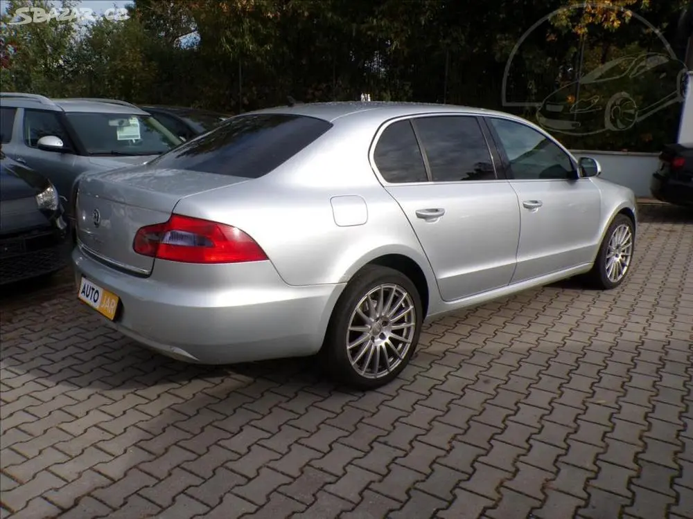 Škoda Superb 2,0 TDI AMBITION - fotka 3