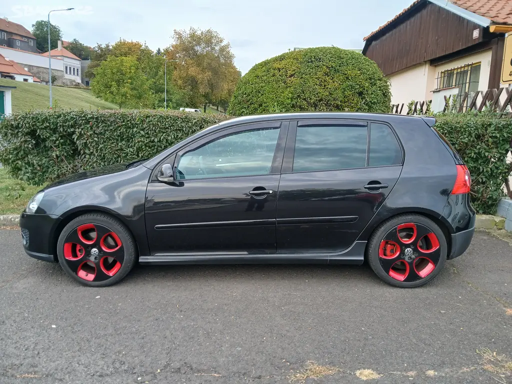 Volkswagen Golf 2.0 GTi 147kW navi - fotka 2