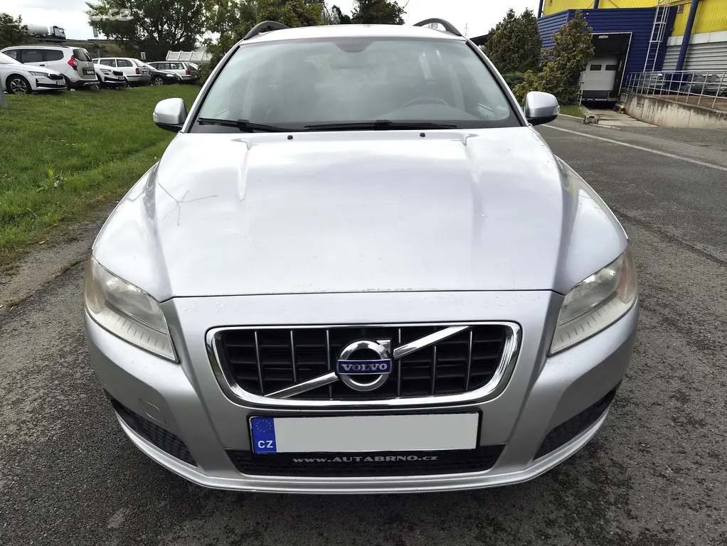 Volvo V70, 2.0 149KW KOUPENO ČR MANUÁL - fotka 2