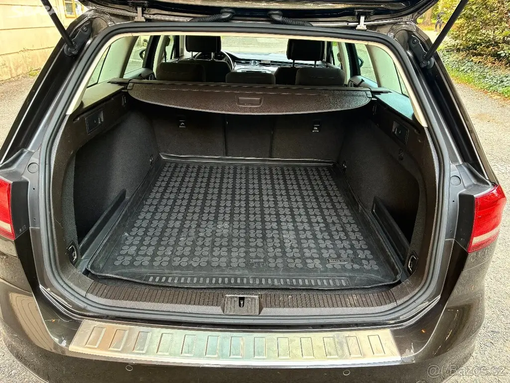 Volkswagen Passat 2,0 TDI 140 kW, 6st. manuál - fotka 6