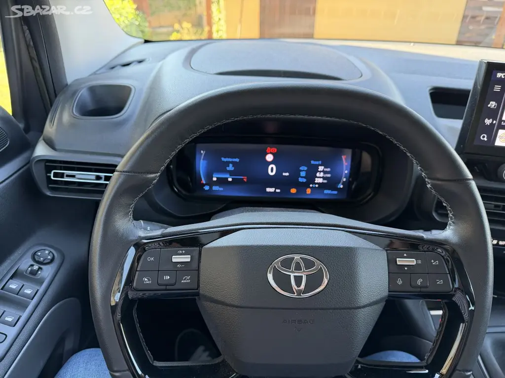 Toyota PROACE CITY VERSO 1.2 81 KW MT benzin - fotka 5