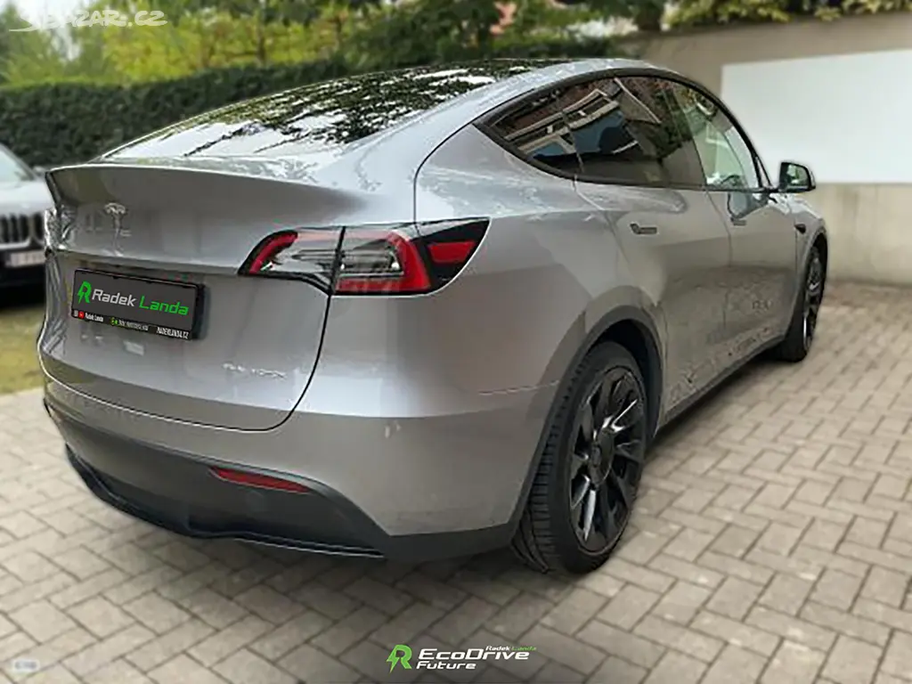 Tesla Model Y, Long Range AWD 4×4 - fotka 5