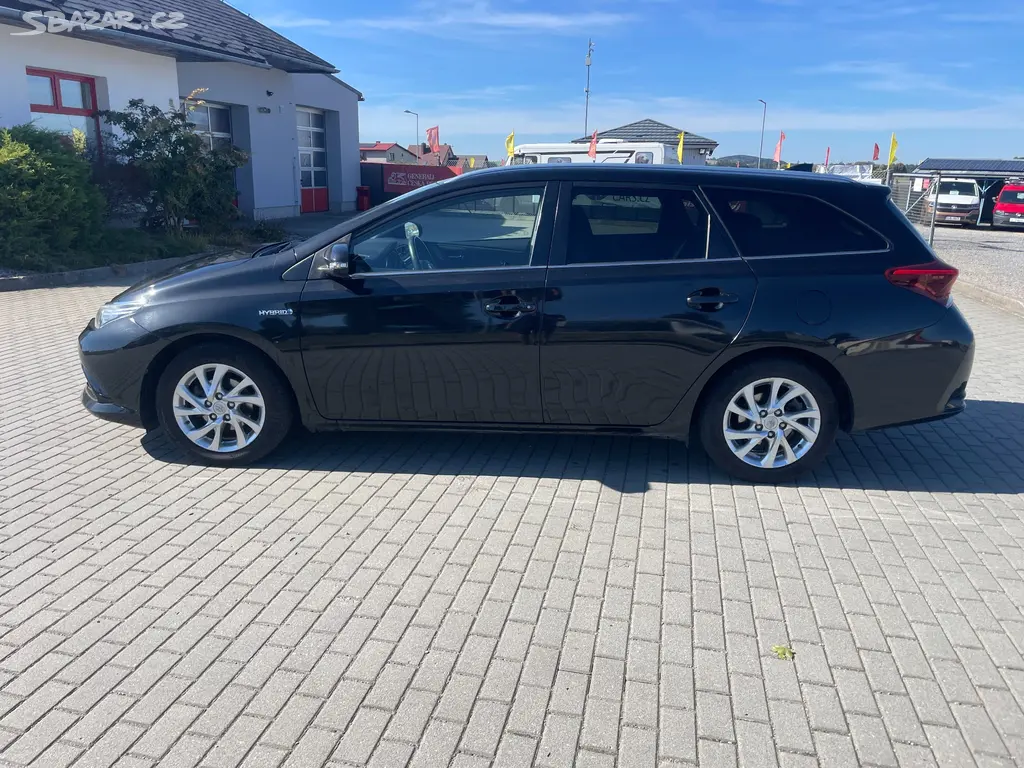 Toyota AURIS 1,8i 73kw Hybrid eCVT bez koroze 2018 - fotka 2