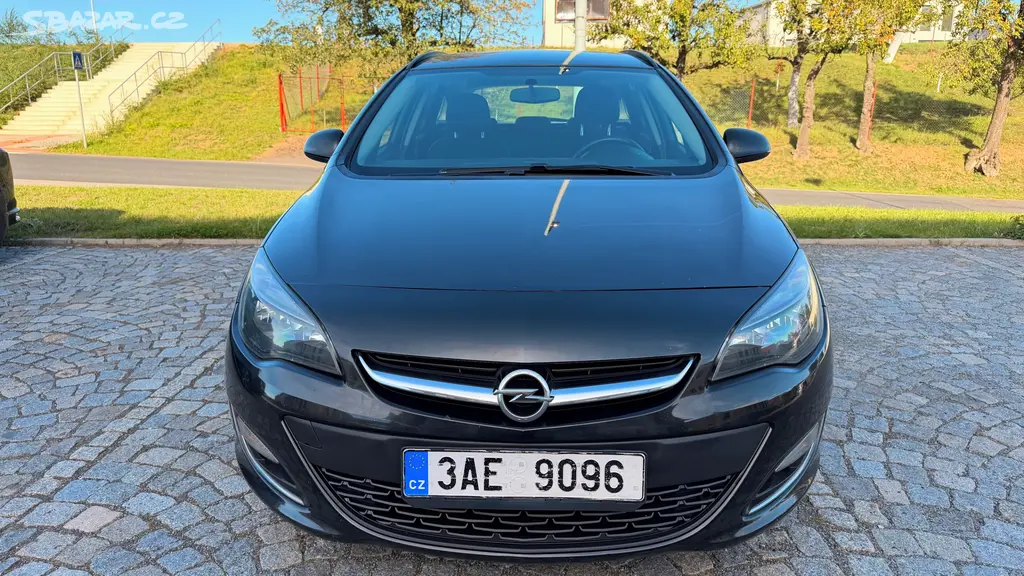 Opel Astra 1.4 turbo benzin - fotka 2