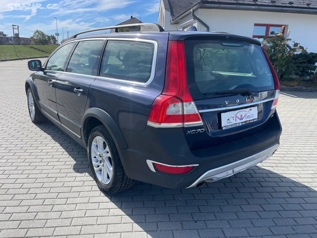Volvo XC70 2,4D4 133kw AWD Geartronic Polar 2014 - fotka 3