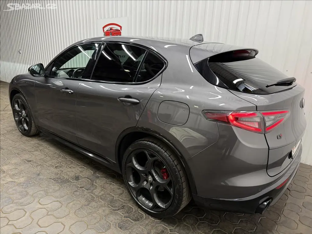 Alfa Romeo Stelvio, VELOCE 154kW Q4 H&K LED R21 - fotka 6