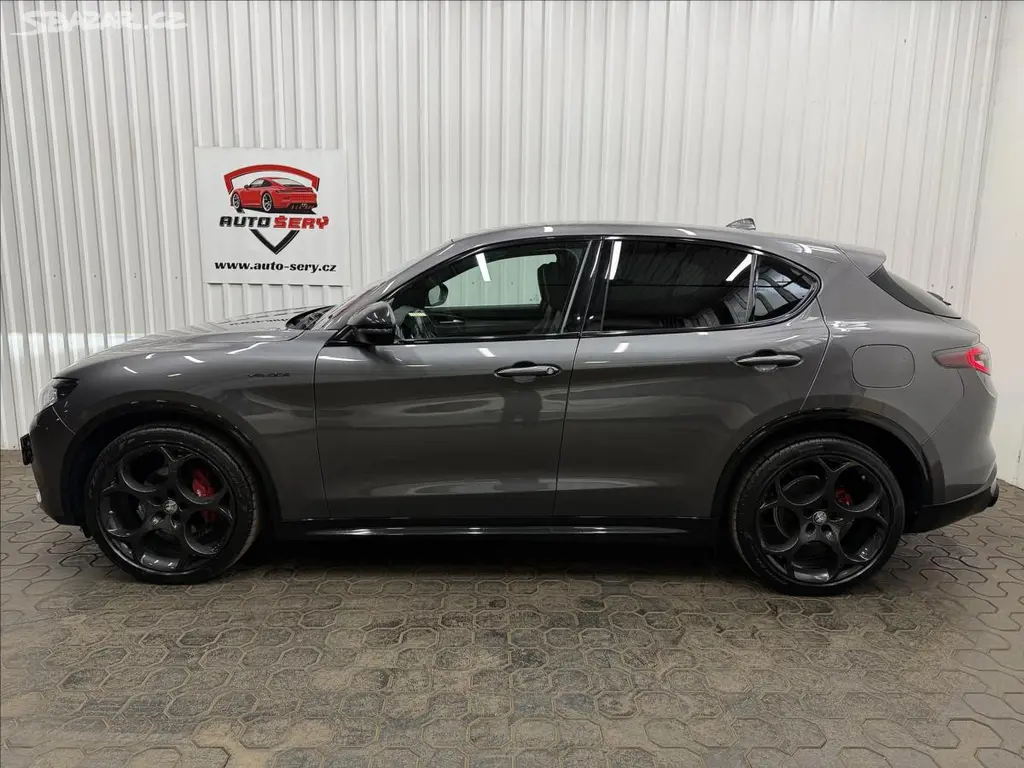 Alfa Romeo Stelvio, VELOCE 154kW Q4 H&K LED R21 - fotka 4