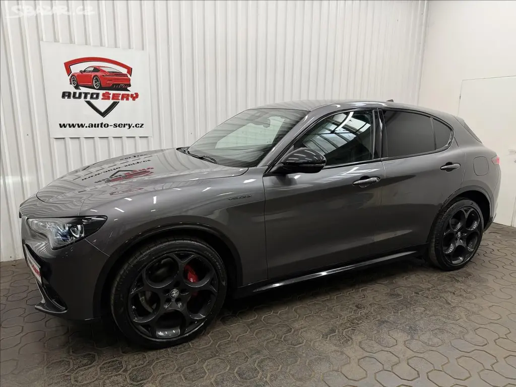 Alfa Romeo Stelvio, VELOCE 154kW Q4 H&K LED R21 - fotka 3