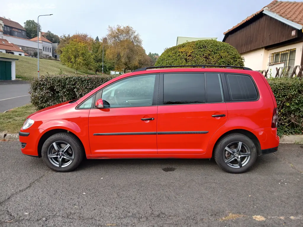 Volkswagen Touran, 1.9TDi DSG jen 151 TKm - fotka 2