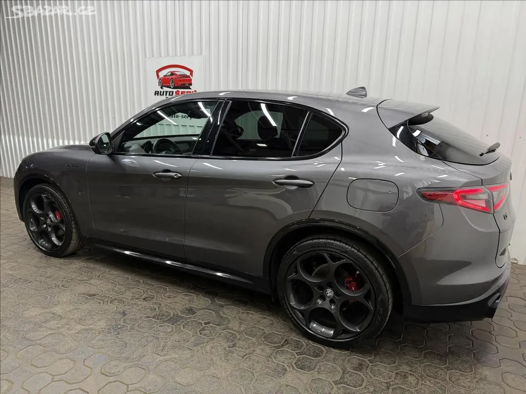 Alfa Romeo Stelvio, VELOCE 154kW Q4 H&K LED R21 - fotka 5