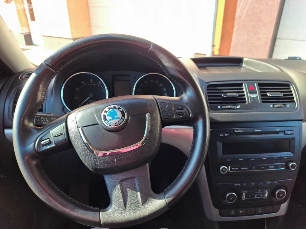 Škoda Yeti 1.4 TSi 90kW !!výbava!servis!!142500km - fotka 6