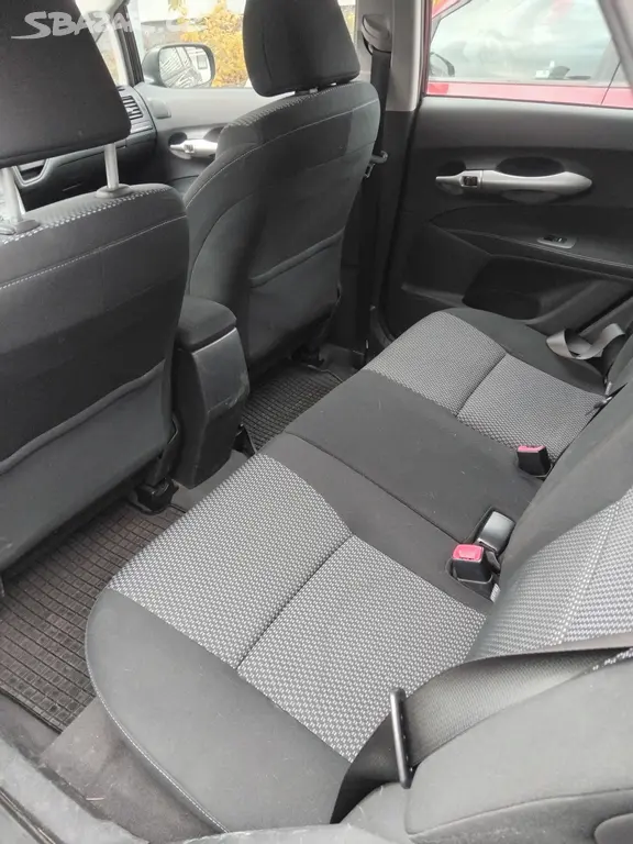 Toyota Auris 1.4 D - fotka 6