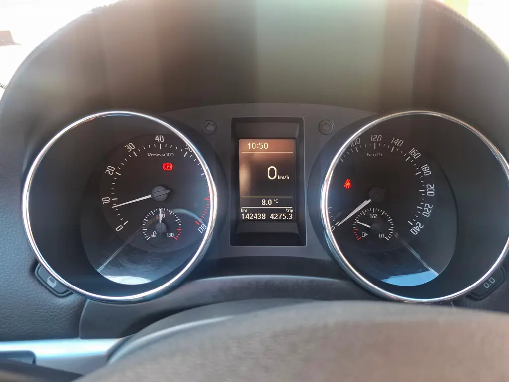 Škoda Yeti 1.4 TSi 90kW !!výbava!servis!!142500km - fotka 4