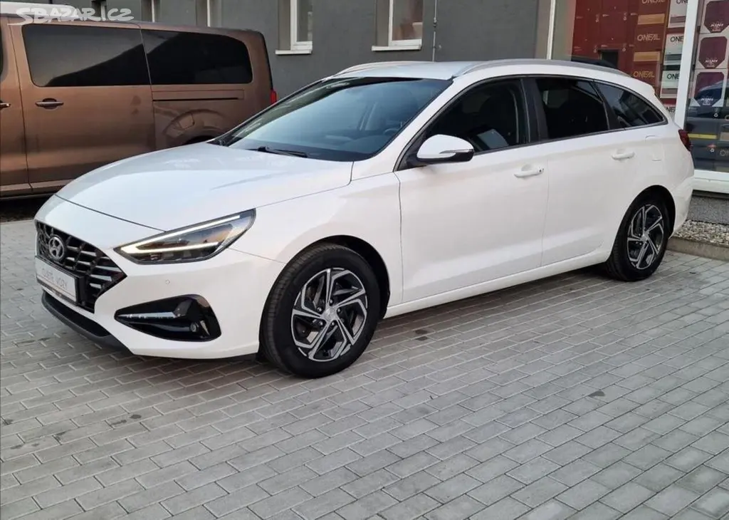 Hyundai i30, 1.0 T-Gdi Family Smart Kombi - fotka 2