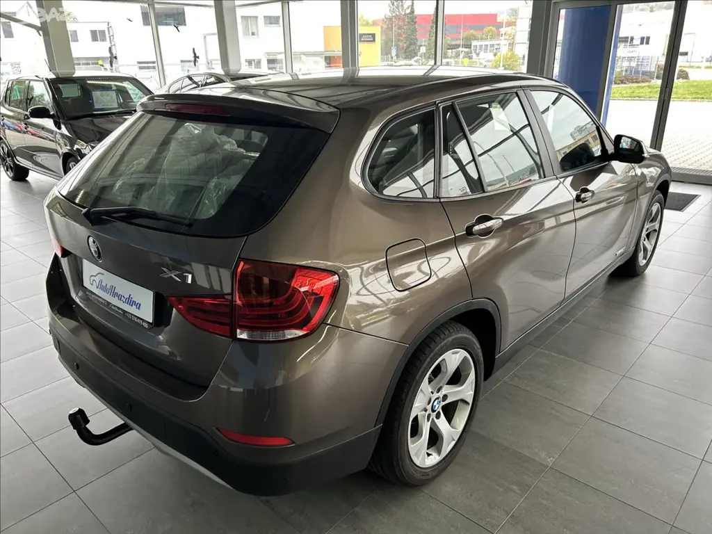 BMW X1, 2,0 sDrive20i,AUTOMAT,1.MAJI - fotka 6