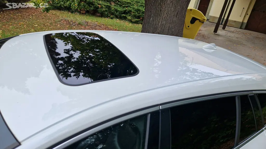 Volvo V60 D6 Plug-in Hybrid R-DESIGN - fotka 2